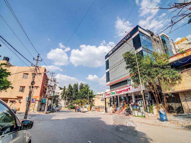 Oyo Townhouse 104 Koramangala Maharaja Signal Hotel Bangalore Exterior photo